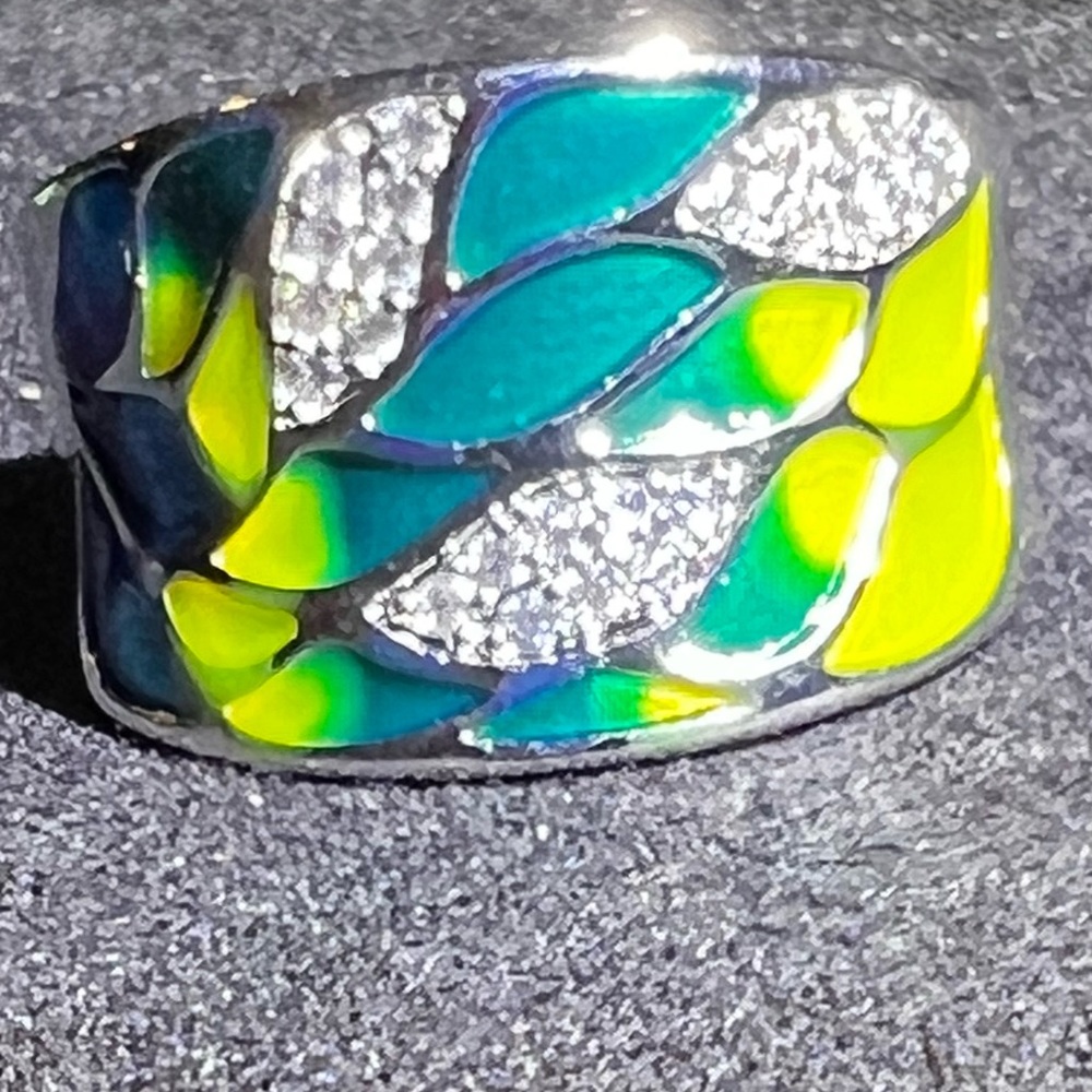 Silver stylish ring